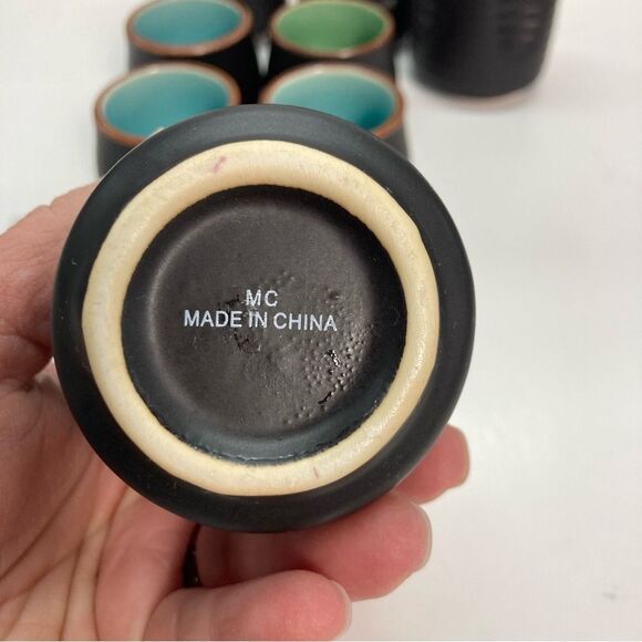 Sake Set 4 Tokkuris (Decanters) and 4 Ochokos (Cups) Multicolored Glazed Ceramic - Picture 3 of 10